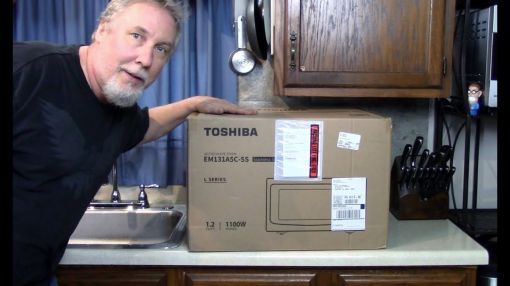 Toshiba (EC042A5C-SS) Countertop Microwave Oven - UnBoxing a Toshiba Microwave Oven with Smart Sensor