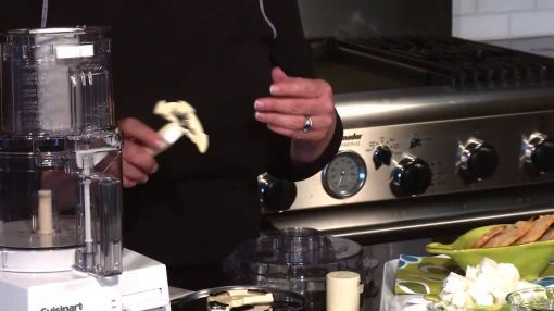 Cuisinart (DLC-10SY) Classic Food Processor - Cuisinart Pro Classic Food Processor (DLC 10S) Demo Video