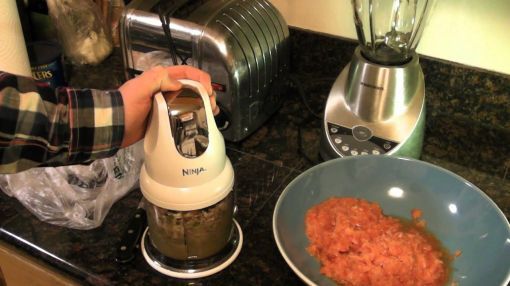 Ninja (NJ110GR) Food Chopper - Making Salsa Ninja Express Chop Review
