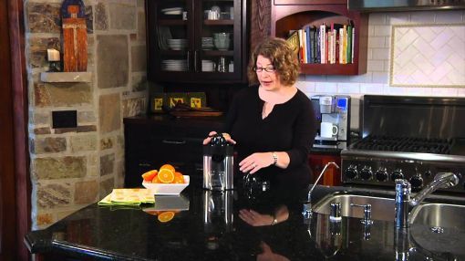 Cuisinart (CCJ-500FR) Citrus Juicer - Cuisinart Pulp Control Citrus Juicer (CCJ-500) Demo Video