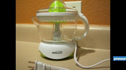 Brentwood Appliances (J-15) Electric Citrus Juicer - BRENTWOOD J-15 White Citrus Squeezer/Juicer