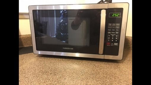 Farberware (FMO11AHTBKB) Classic 1.1 cu. ft. Microwave Oven - Farberware Classic FMO11AHTBKB Microwave Oven Review - BEST COUNTERTOP MICROWAVE !!