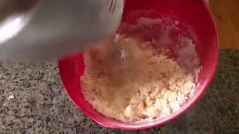 Hamilton Beach (62682RZ) 6-Speed Hand Mixer - Hamilton Beach 62682RZ Hand Mixer with Snap-On Case, White