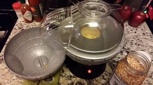 Uncanny Brands Star Wars Death Star (POP-SRW-DST) Popcorn Maker - That's no moon... It's a popcorn maker!