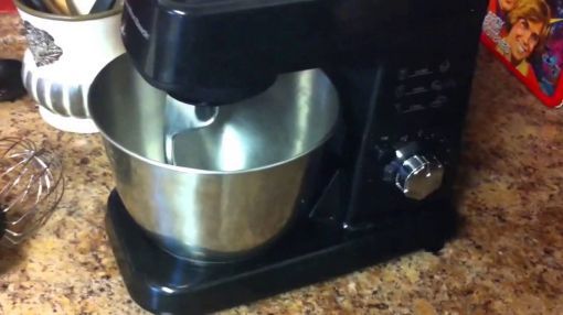 Hamilton Beach (63325) 6-Speed Stand Mixer - Hamilton Beach 63325 Review with bread and cake
