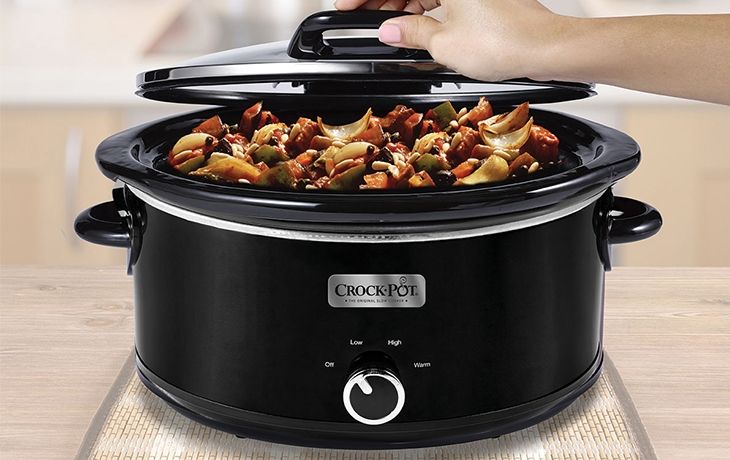 https://kitchencritics.com/assets/products/6638/thumbnails/cover-image-crock-pot-6-qt-hinged-lid-oval-slow-cooker-black-730-460.jpg